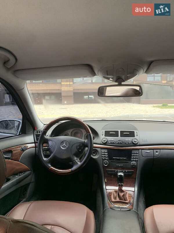Седан Mercedes-Benz E-Class 2004 в Чернігові