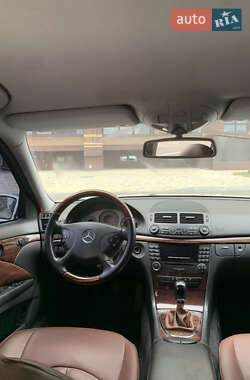 Седан Mercedes-Benz E-Class 2004 в  фото 2 Седан Mercedes-Benz E-Class 2004 в