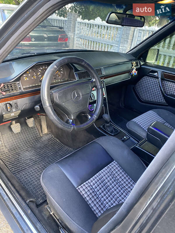 Седан Mercedes-Benz E-Class 1995 в Глибокій фото 11 Седан Mercedes-Benz E-Class 1995 в Глибокій