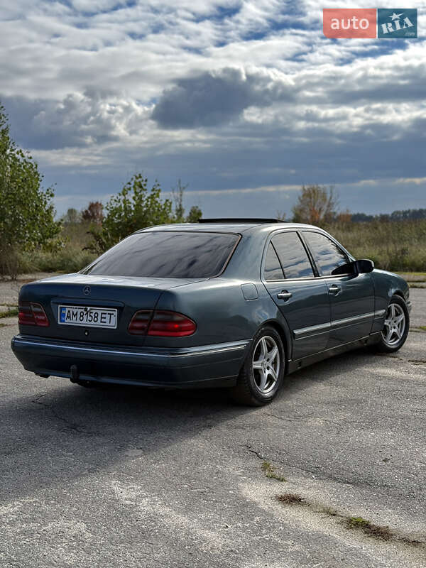 Седан Mercedes-Benz E-Class 2000 в Казатине