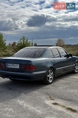 Седан Mercedes-Benz E-Class 2000 в 