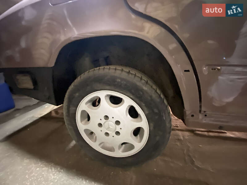 Седан Mercedes-Benz E-Class 1993 в Коцюбинском фото 12 Седан Mercedes-Benz E-Class 1993 в Коцюбинском