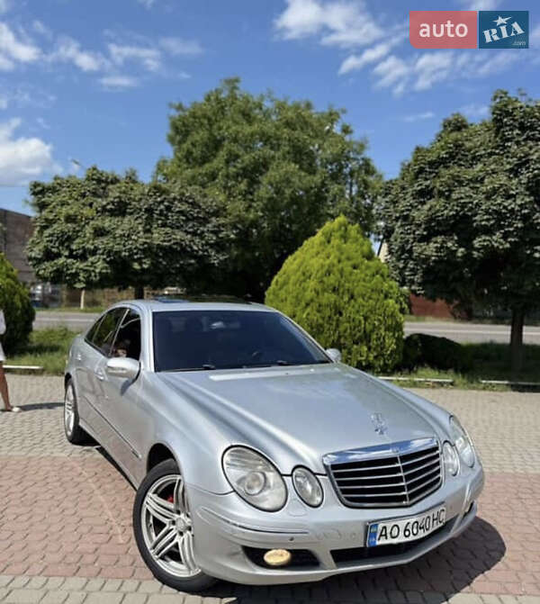 Седан Mercedes-Benz E-Class 2002 в 
