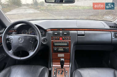 Седан Mercedes-Benz E-Class 2000 в 