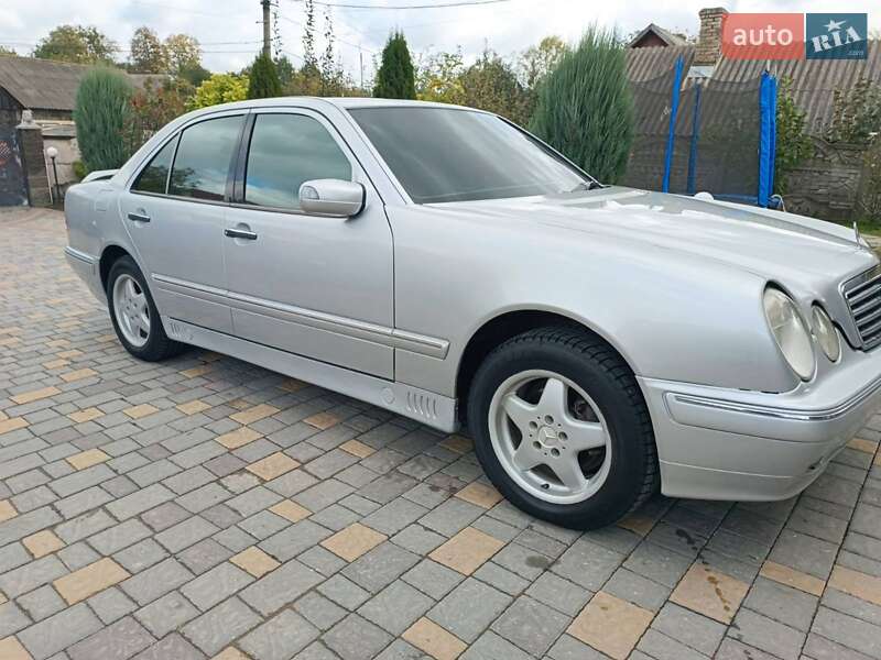 Седан Mercedes-Benz E-Class 1995 в 