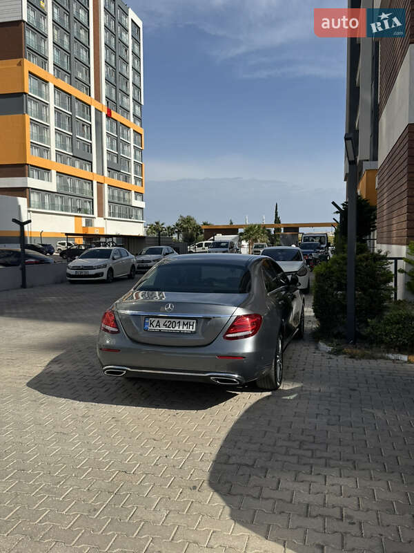 Седан Mercedes-Benz E-Class 2016 в Києві