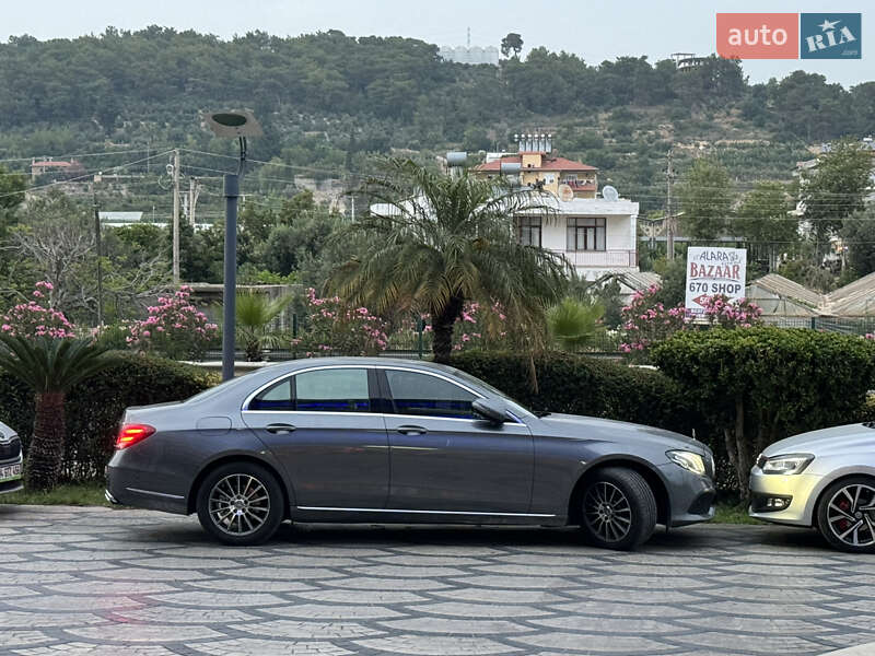 Седан Mercedes-Benz E-Class 2016 в Києві