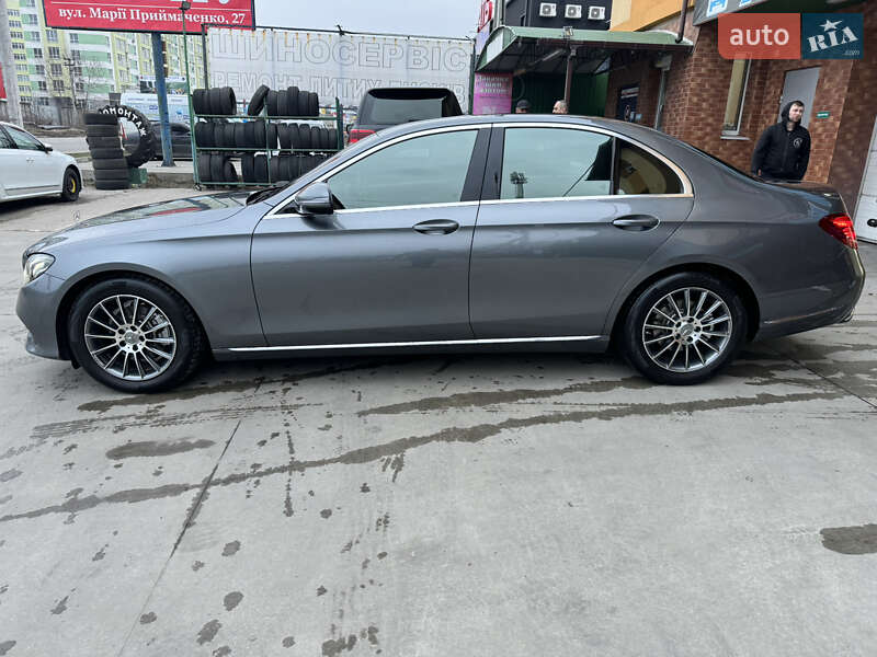 Седан Mercedes-Benz E-Class 2016 в Києві