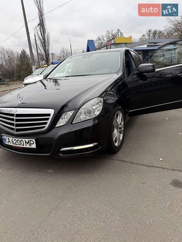 Седан Mercedes-Benz E-Class 2012 в Києві