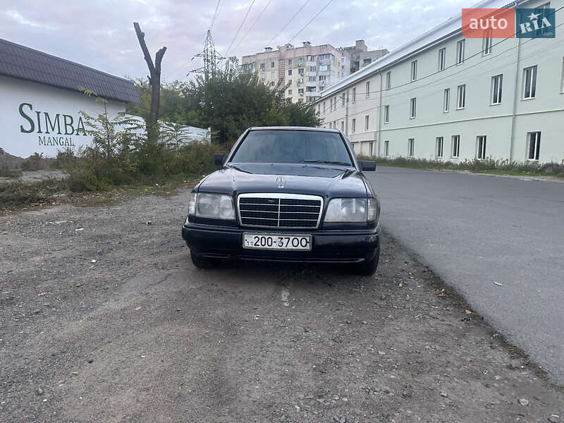 Mercedes-Benz E-Class 1995 Mercedes-Benz E-Class 1995