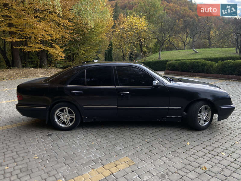 Седан Mercedes-Benz E-Class 2000 в Ивано-Франковске
