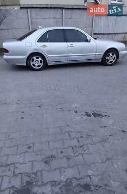 Седан Mercedes-Benz E-Class 2001 в Львові