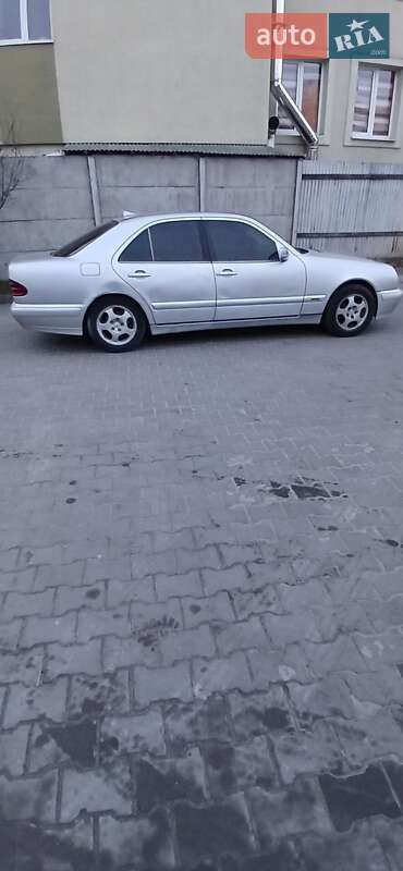 Mercedes-Benz E-Class 2001