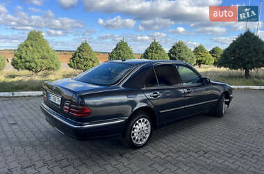 Седан Mercedes-Benz E-Class 2001 в 