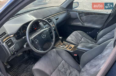 Седан Mercedes-Benz E-Class 2001 в 