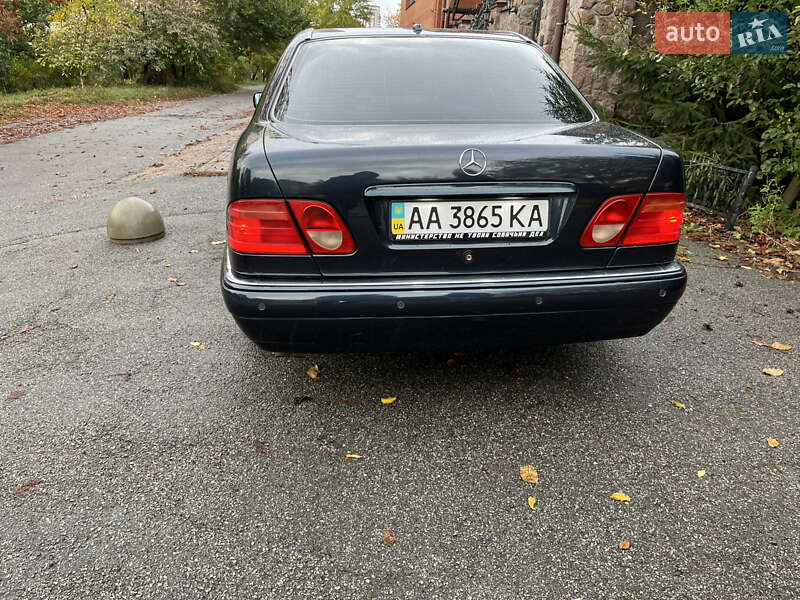 Седан Mercedes-Benz E-Class 1998 в Киеве
