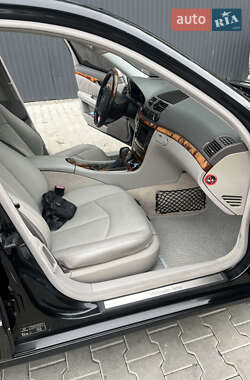 Седан Mercedes-Benz E-Class 2003 в  фото 30 Седан Mercedes-Benz E-Class 2003 в