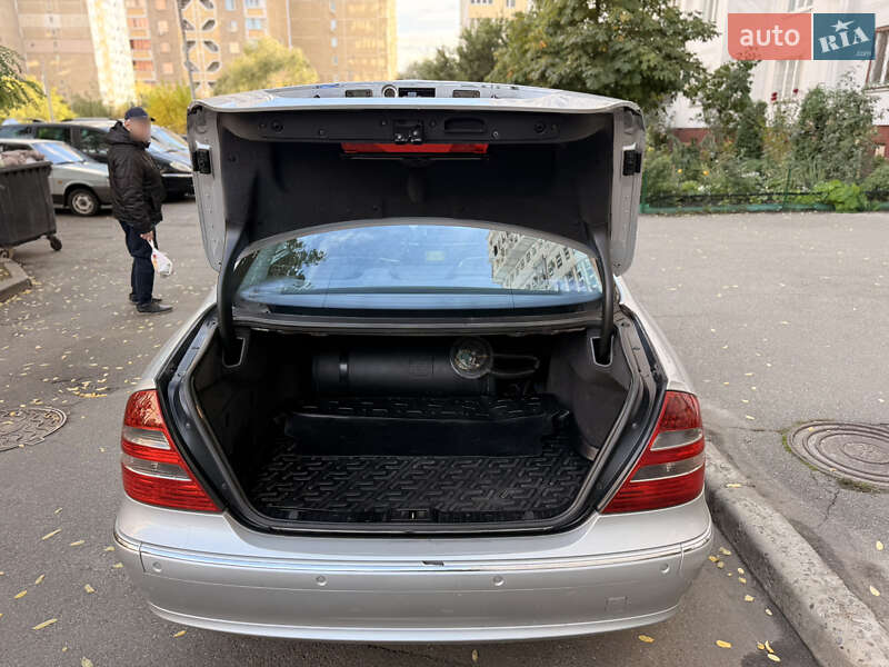 Седан Mercedes-Benz E-Class 2004 в Киеве
