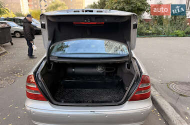 Седан Mercedes-Benz E-Class 2004 в 