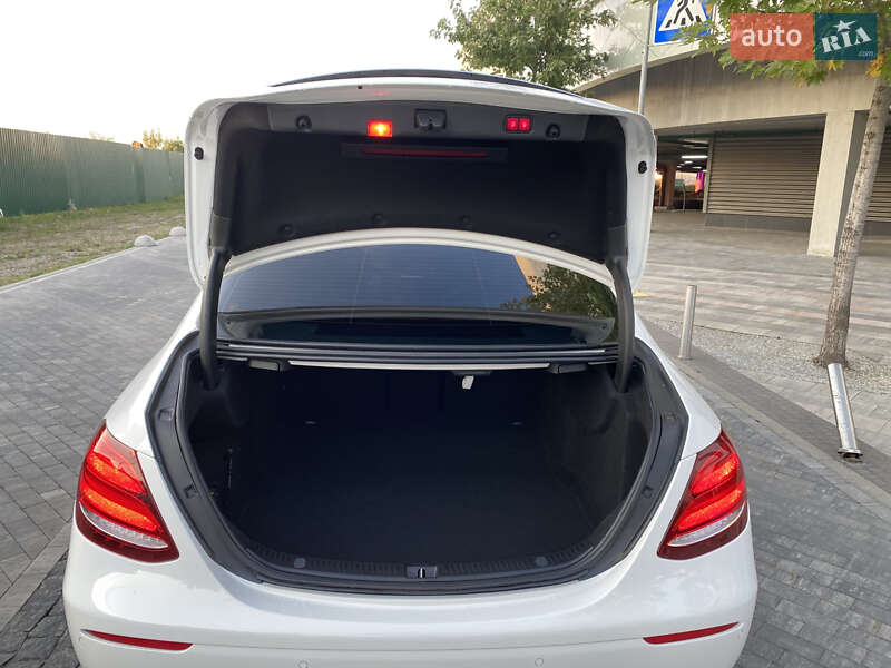 Седан Mercedes-Benz E-Class 2019 в Києві
