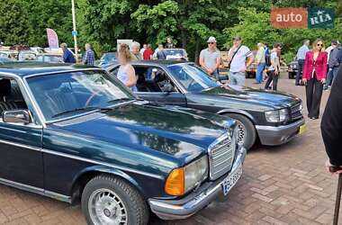 Купе Mercedes-Benz E-Class 1979 в 