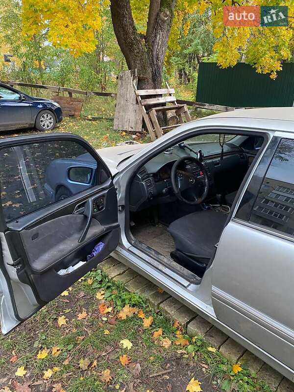 Седан Mercedes-Benz E-Class 2001 в Шостке