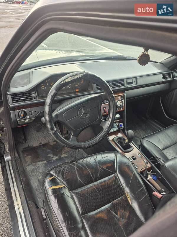 Седан Mercedes-Benz E-Class 1993 в Києві фото 13 Седан Mercedes-Benz E-Class 1993 в Києві