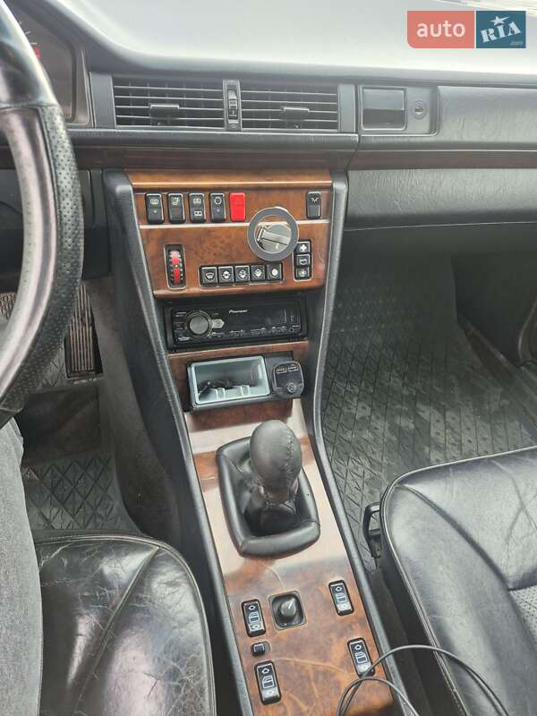 Седан Mercedes-Benz E-Class 1993 в Києві фото 17 Седан Mercedes-Benz E-Class 1993 в Києві