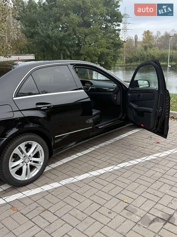 Седан Mercedes-Benz E-Class 2012 в Києві
