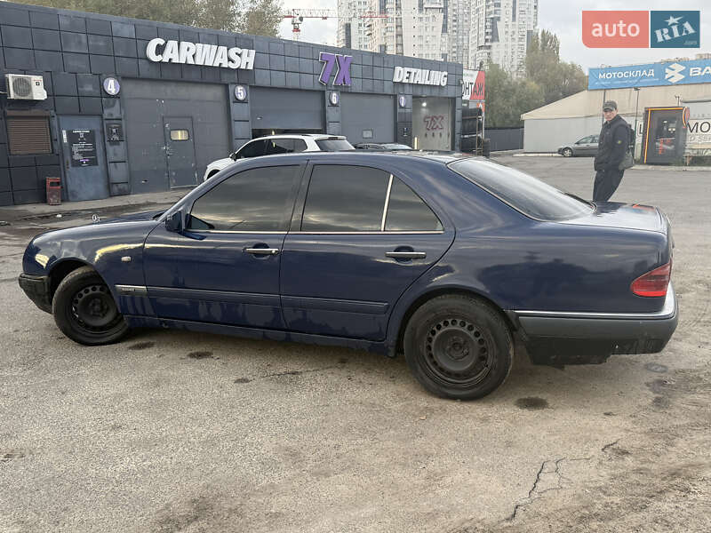 Седан Mercedes-Benz E-Class 1999 в Києві