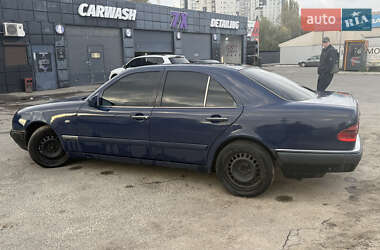Седан Mercedes-Benz E-Class 1999 в  фото 7 Седан Mercedes-Benz E-Class 1999 в