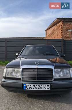 Седан Mercedes-Benz E-Class 1993 в 