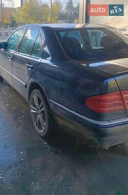 Седан Mercedes-Benz E-Class 1997 в Умани