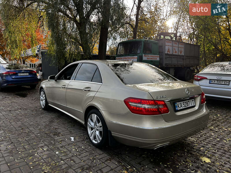 Седан Mercedes-Benz E-Class 2011 в Києві