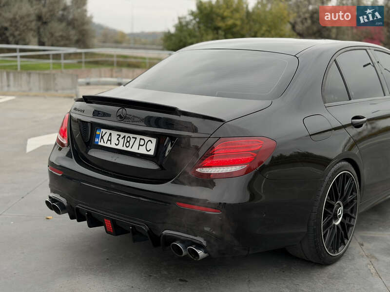 Седан Mercedes-Benz E-Class 2017 в Києві