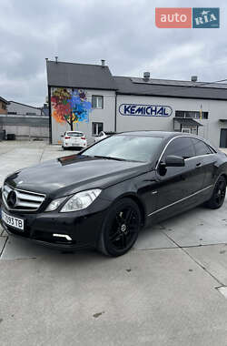 Купе Mercedes-Benz E-Class 2010 в 