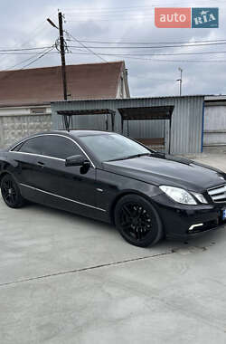 Купе Mercedes-Benz E-Class 2010 в 