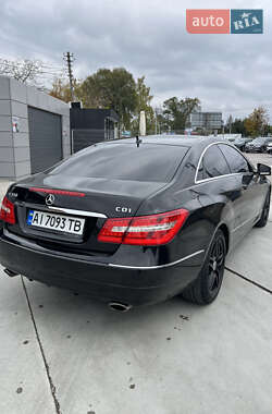 Купе Mercedes-Benz E-Class 2010 в 