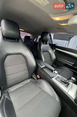 Купе Mercedes-Benz E-Class 2010 в 