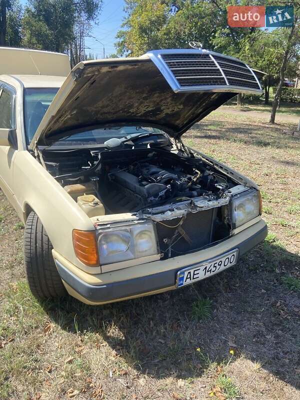 Седан Mercedes-Benz E-Class 1987 в Кривом Роге фото 6 Седан Mercedes-Benz E-Class 1987 в Кривом Роге