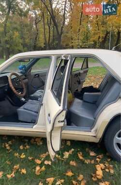 Седан Mercedes-Benz E-Class 1987 в 