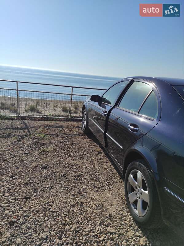 Седан Mercedes-Benz E-Class 2003 в Києві