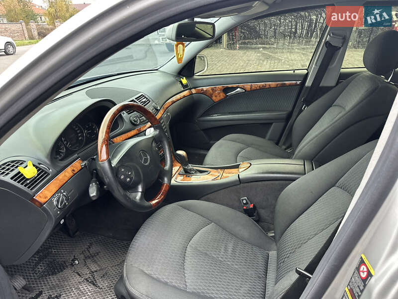Седан Mercedes-Benz E-Class 2004 в Києві