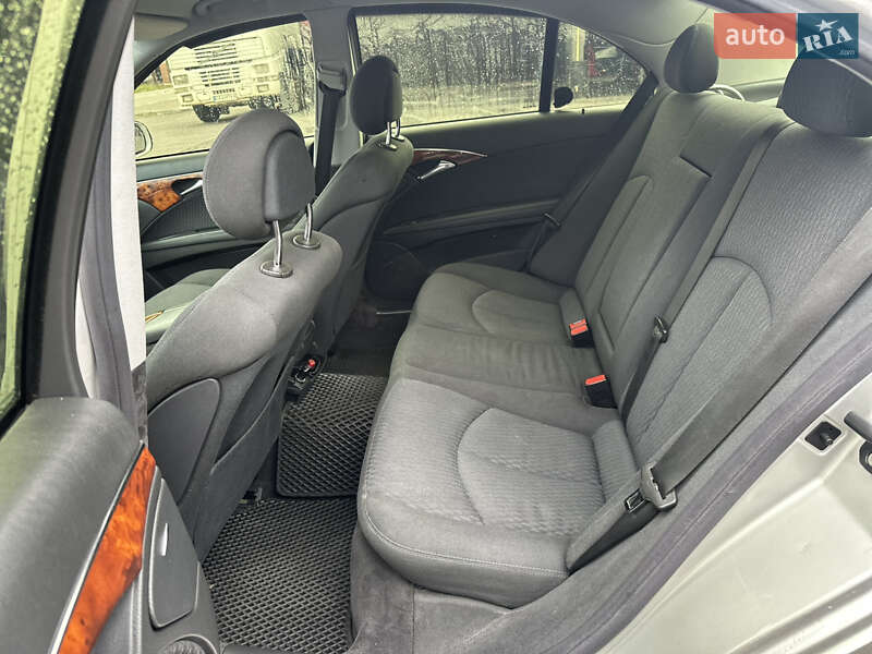 Седан Mercedes-Benz E-Class 2004 в Києві