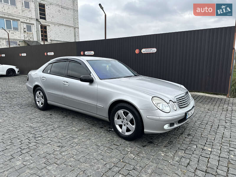 Седан Mercedes-Benz E-Class 2004 в Києві