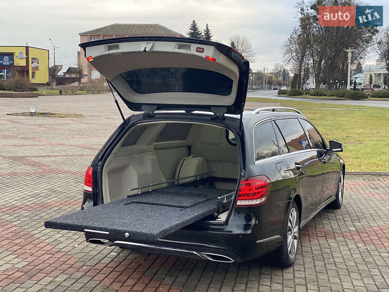 Катафалк Mercedes-Benz E-Class 2013 в Млиніві
