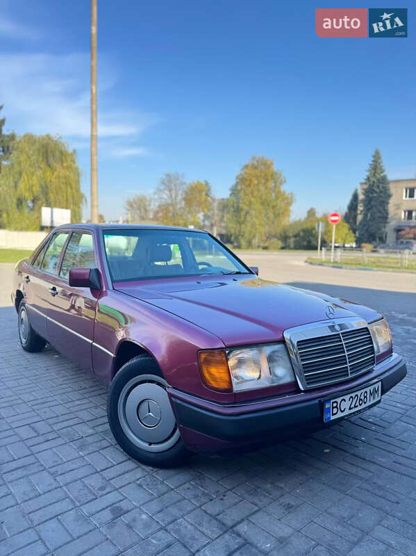 Седан Mercedes-Benz E-Class 1990 в 