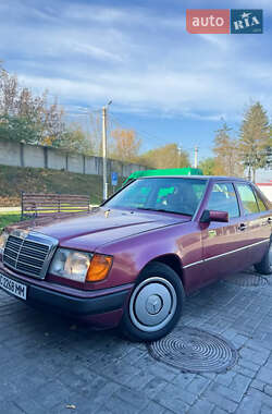 Седан Mercedes-Benz E-Class 1990 в 