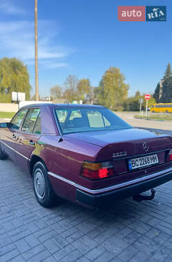 Седан Mercedes-Benz E-Class 1990 в 