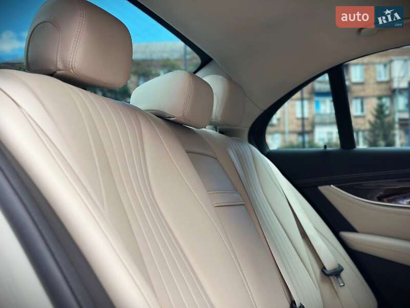 Седан Mercedes-Benz E-Class 2022 в Киеве